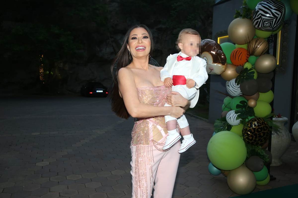 ceca raznatovic unuk zeljko prvi rodjendan