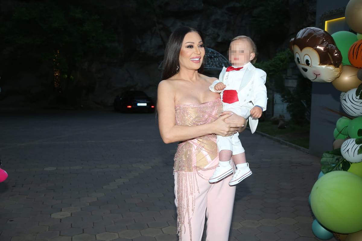 Ceca čestitala Veljku i Bogdani godišnjicu braka