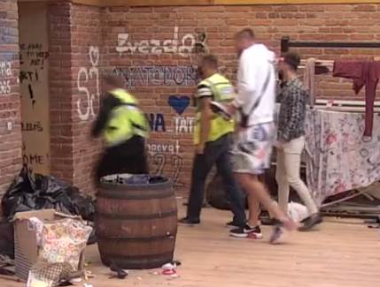 Maja glavom razbila staklo u Zadruzi video