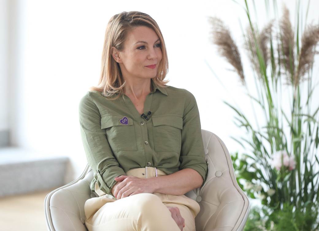 prvi panel posvecen osnazivanju zena elle active talks avon