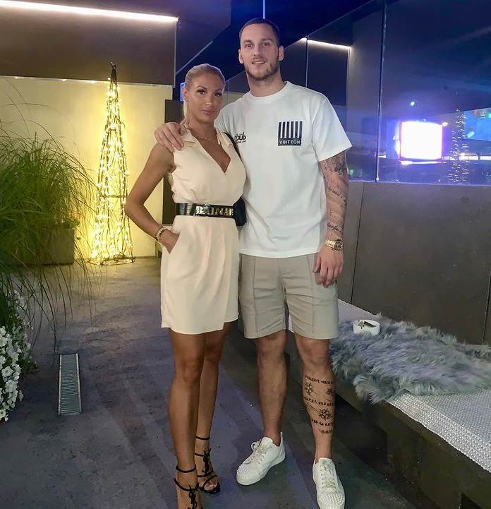 marko arnautovic place rasplakao se konferencija austrija zvezda zena sara model foto