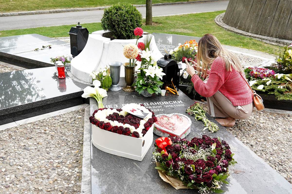 mina kostic place i peva nedelju vikend premijera