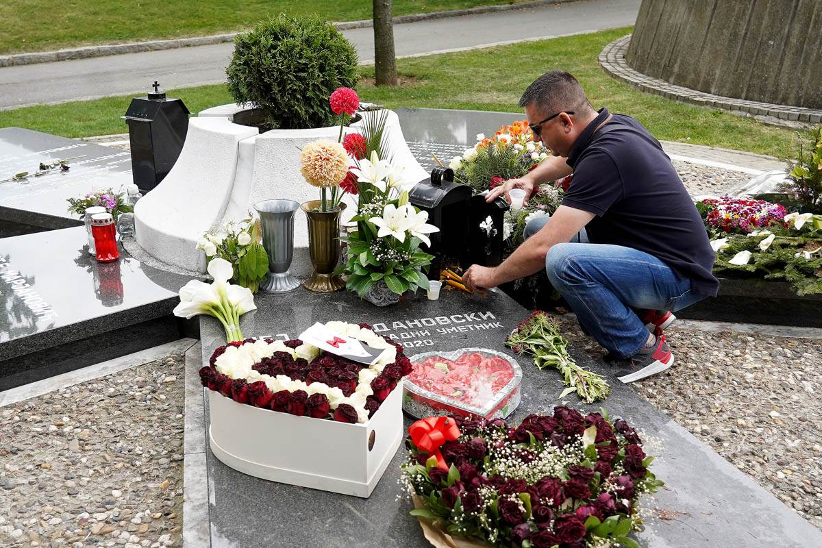 mina kostic place i peva nedelju vikend premijera