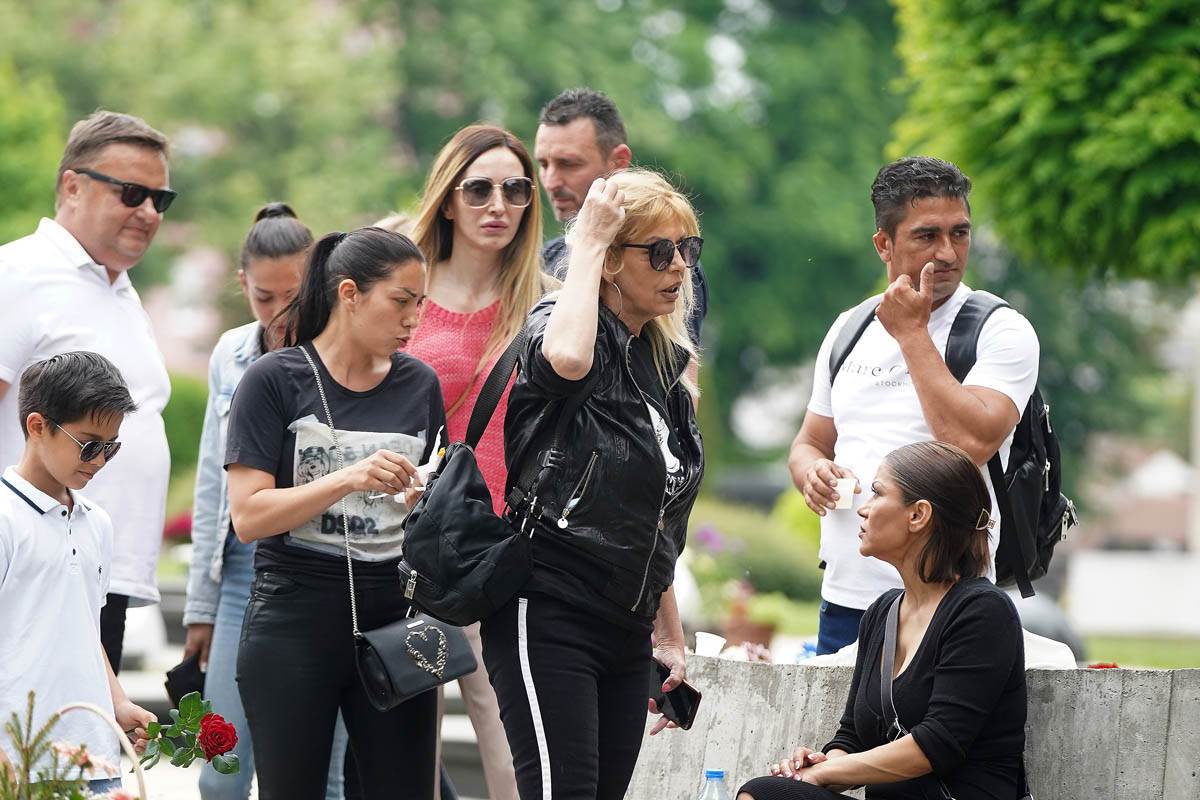 mina kostic place i peva nedelju vikend premijera