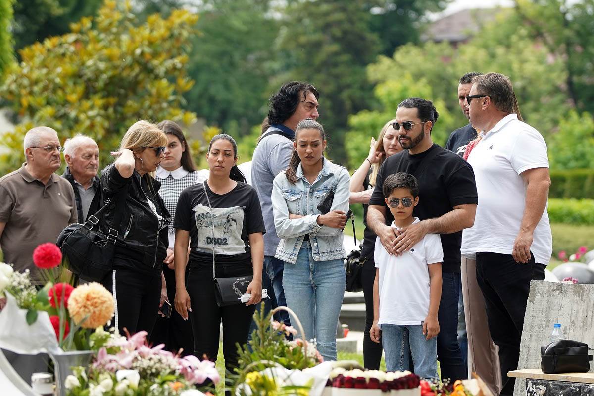 mina kostic place i peva nedelju vikend premijera