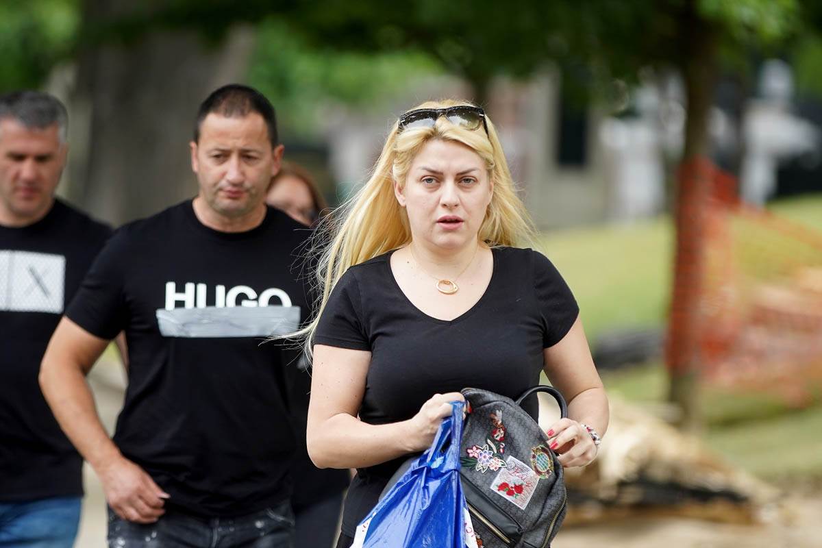 mina kostic place i peva nedelju vikend premijera