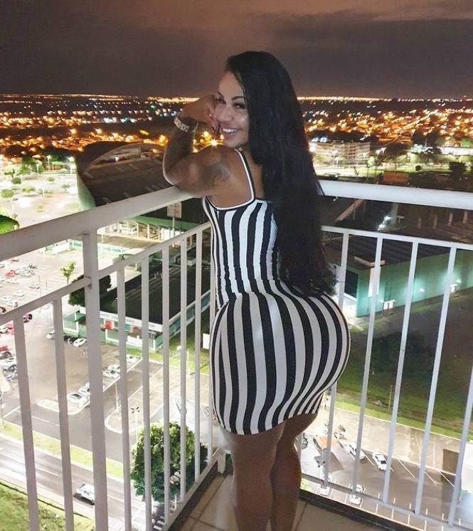 najveca prirodna guza na svetu vanessa ataides