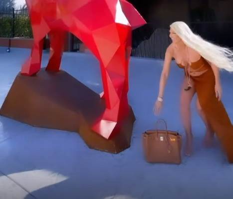 jelena karleusa pipa statuu foto