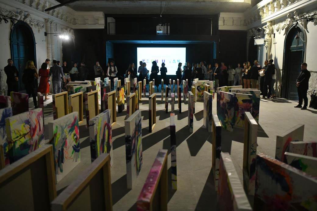 tren u tak izlozba performans svetlana nikolic