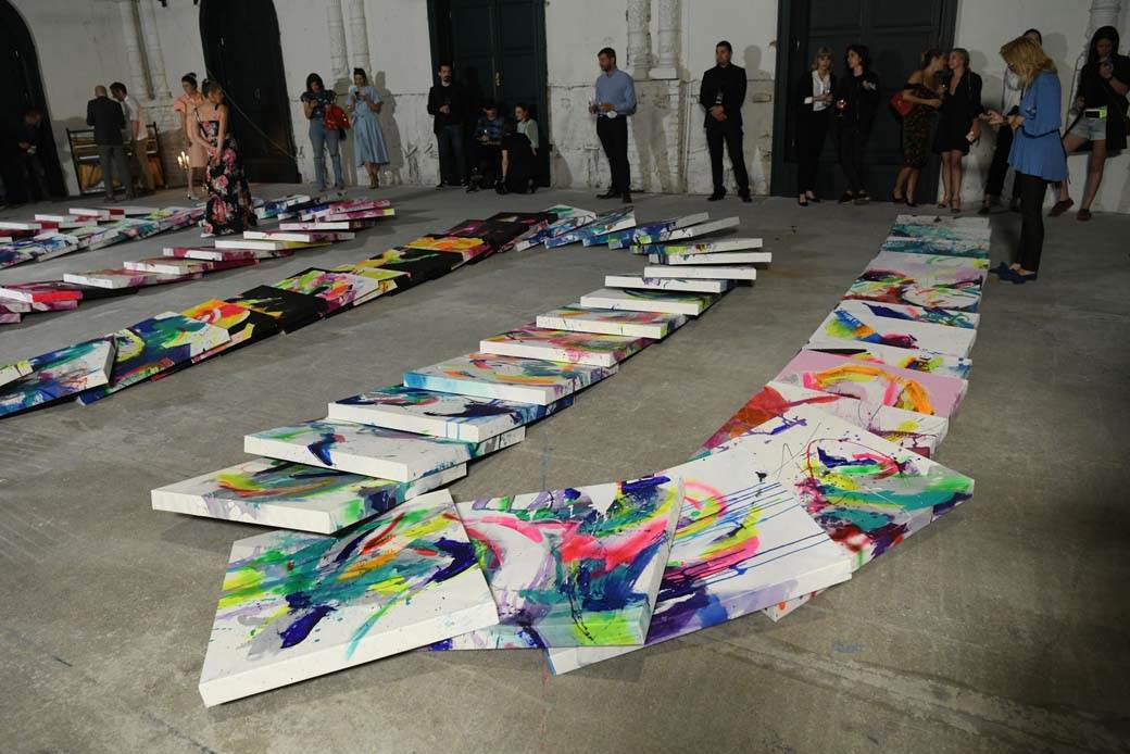 tren u tak izlozba performans svetlana nikolic