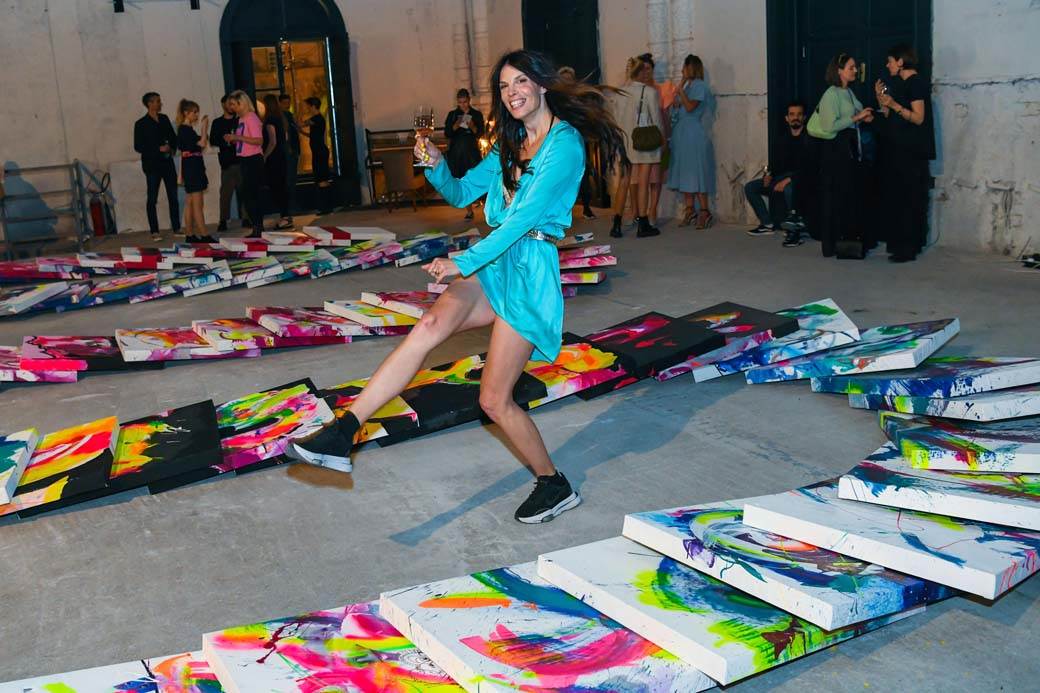 tren u tak izlozba performans svetlana nikolic