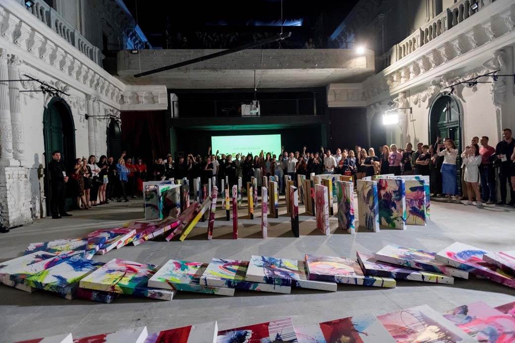 tren u tak izlozba performans svetlana nikolic