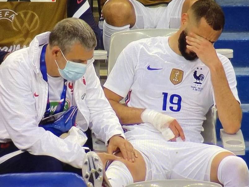 Zašto Benzema nosi zavoj na ruci