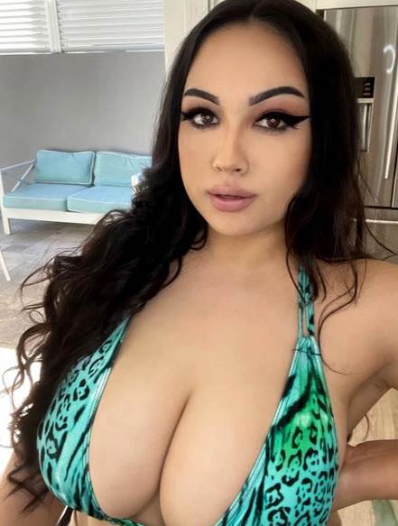 zeni grudi ne prestaju da rastu gigantomastija 