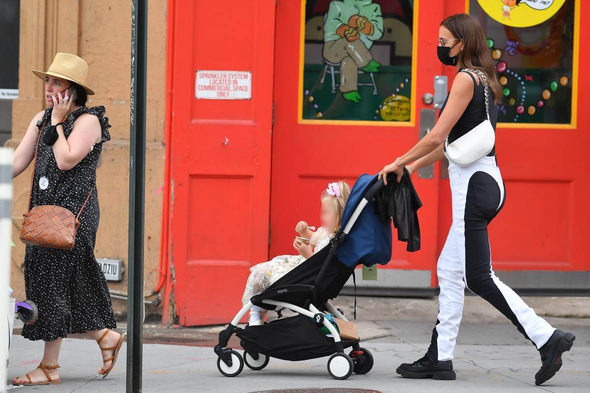 irina sajk u tanga pantalonama moda 