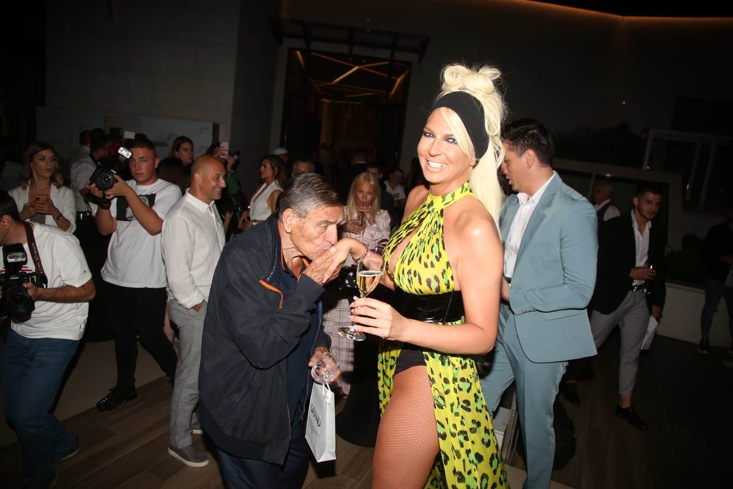 karleusa i janina cerka u istoj haljini