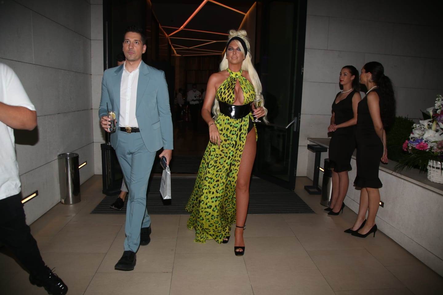 jelena karleusa mrkonjic odbrusio fotografima