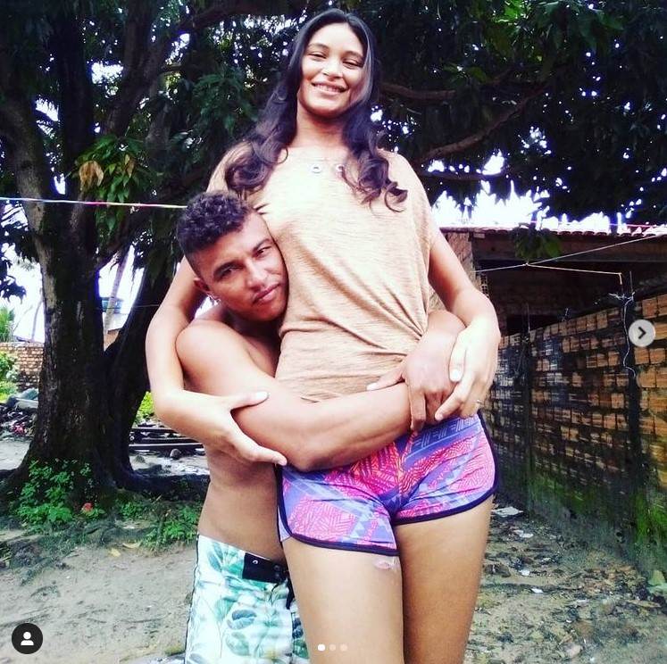 visoka devojka razlika u visini muskarci zene