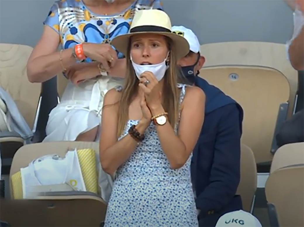 Jelena Đoković obukla majicu sa Novakovim likom