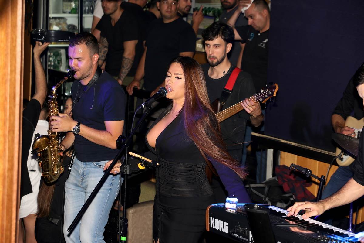 seka aleksic grudi silikoni foto