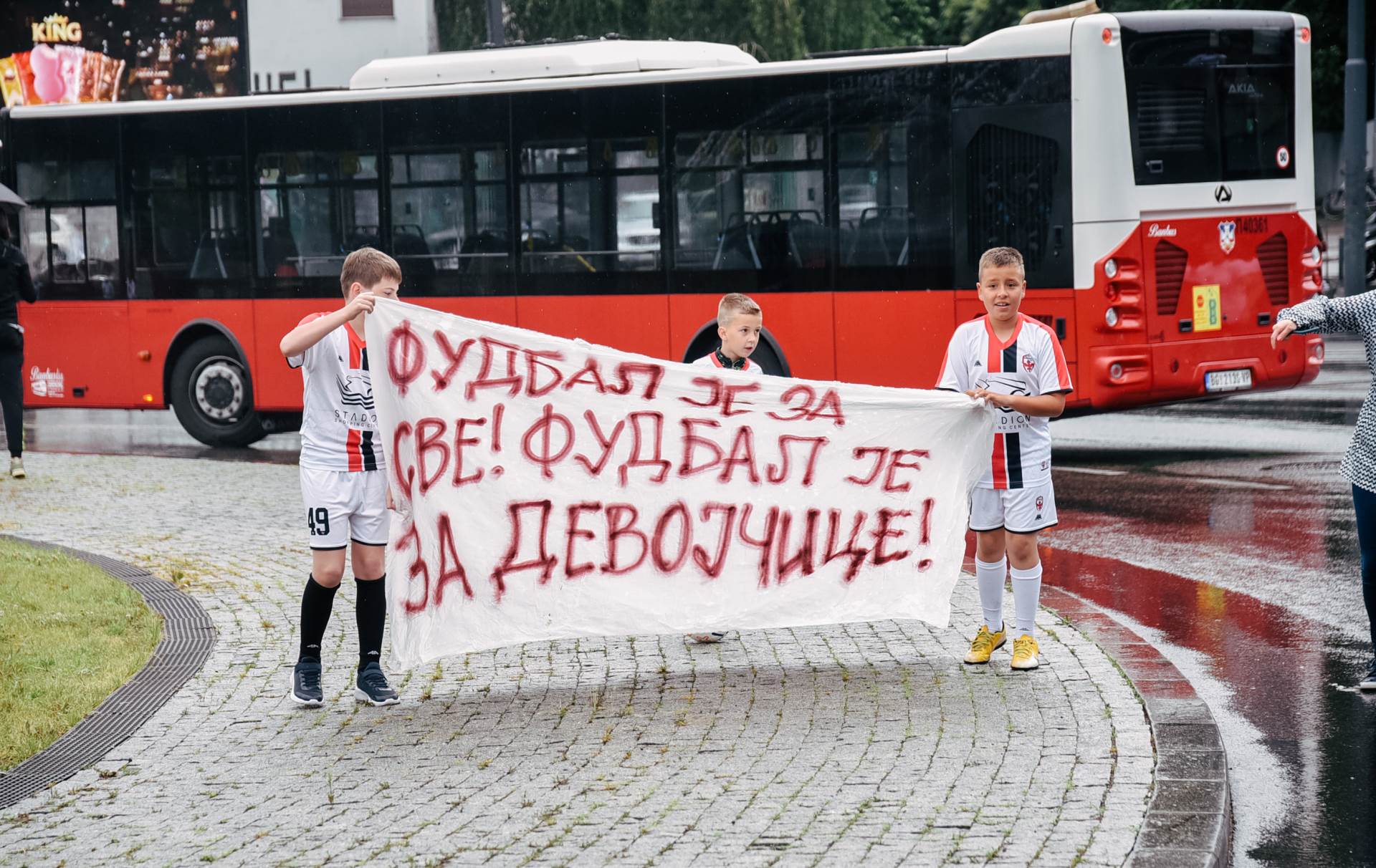 fudbalerke na slaviji podrzali piksi i orlovi