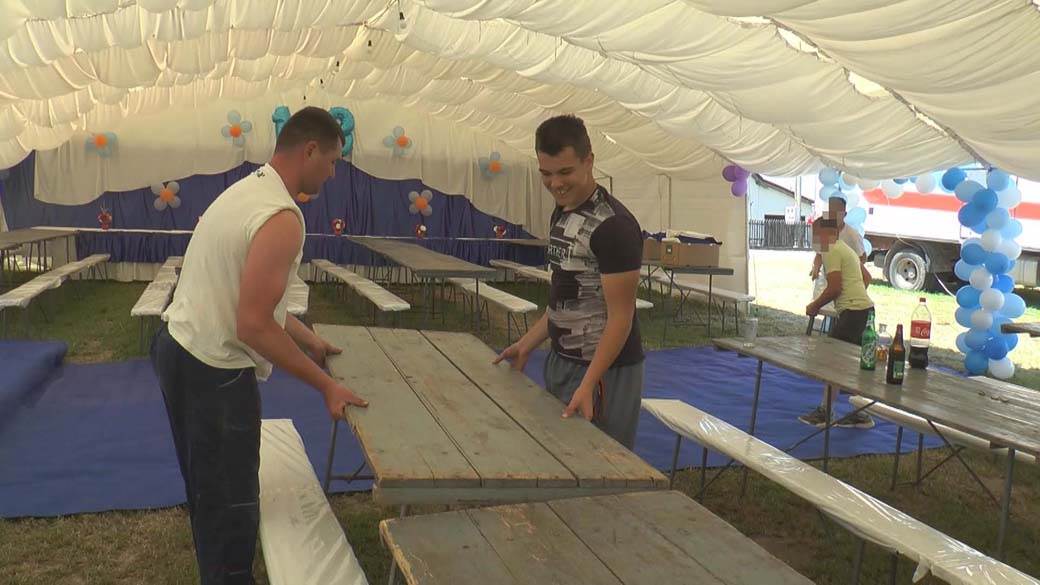 svadba pod satrom veselje tradicija