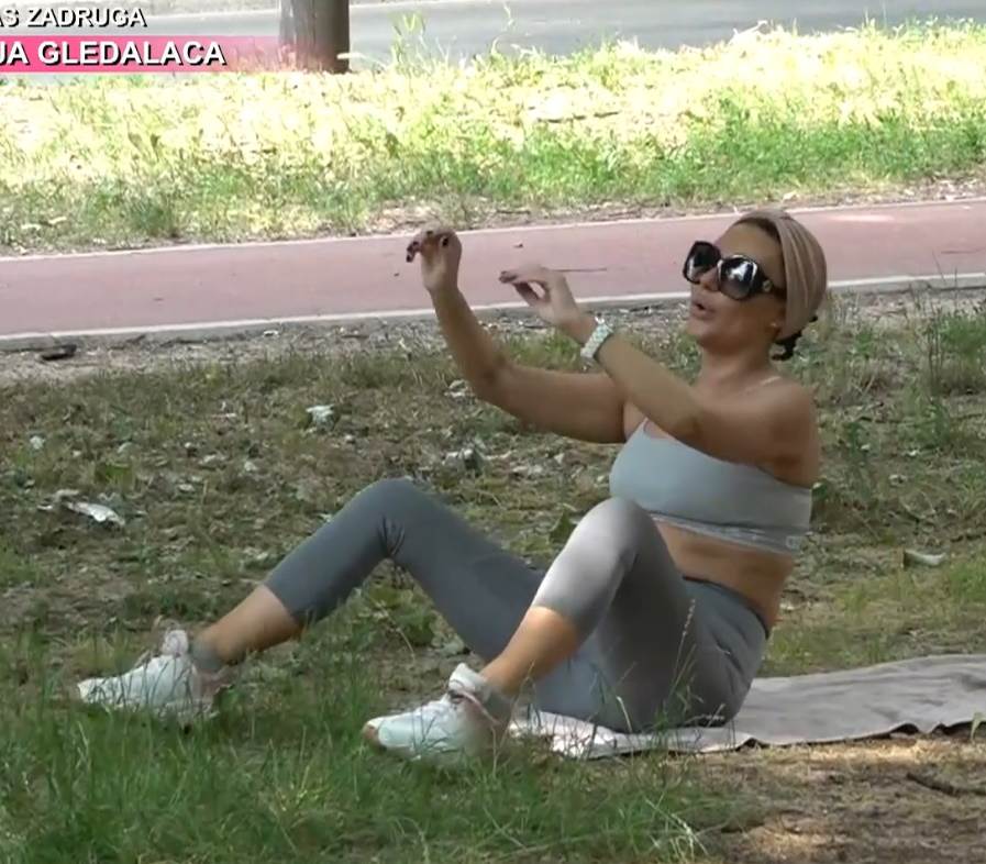 ana nikolic u bikiniju