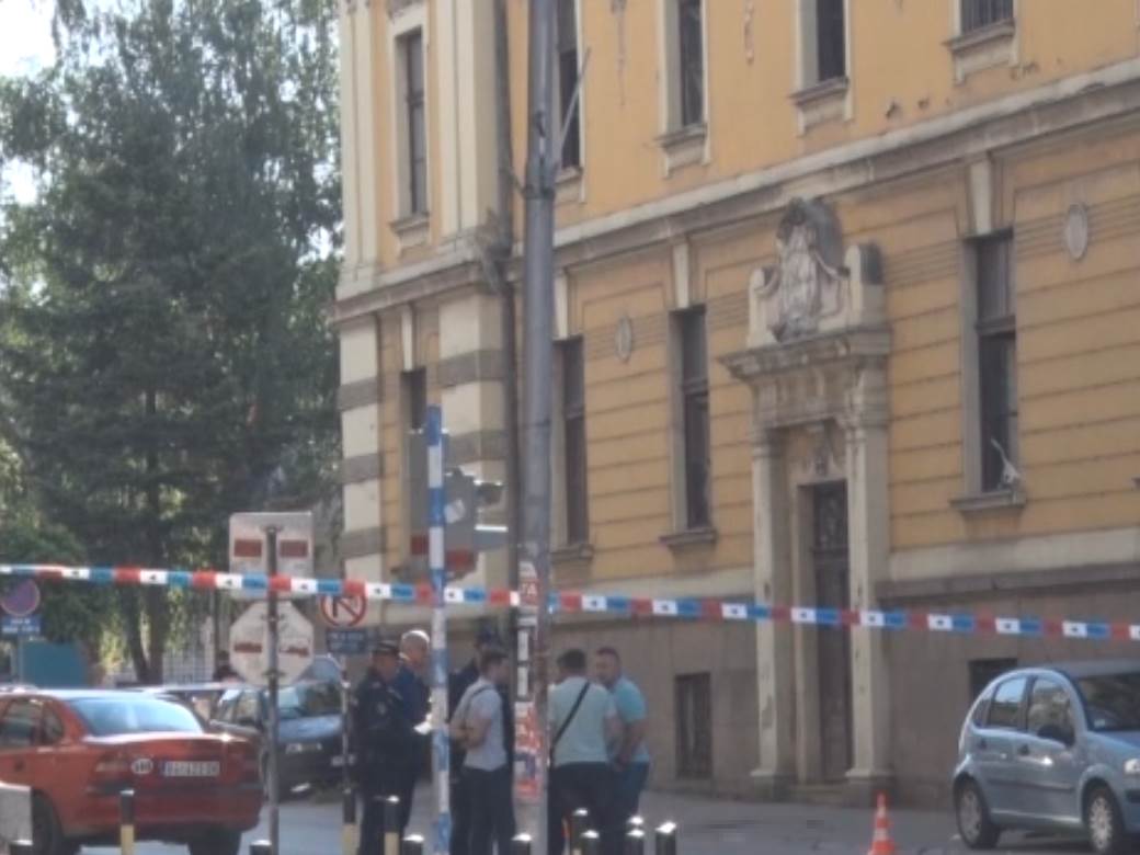 prokuplje pucnjava ispred opstine