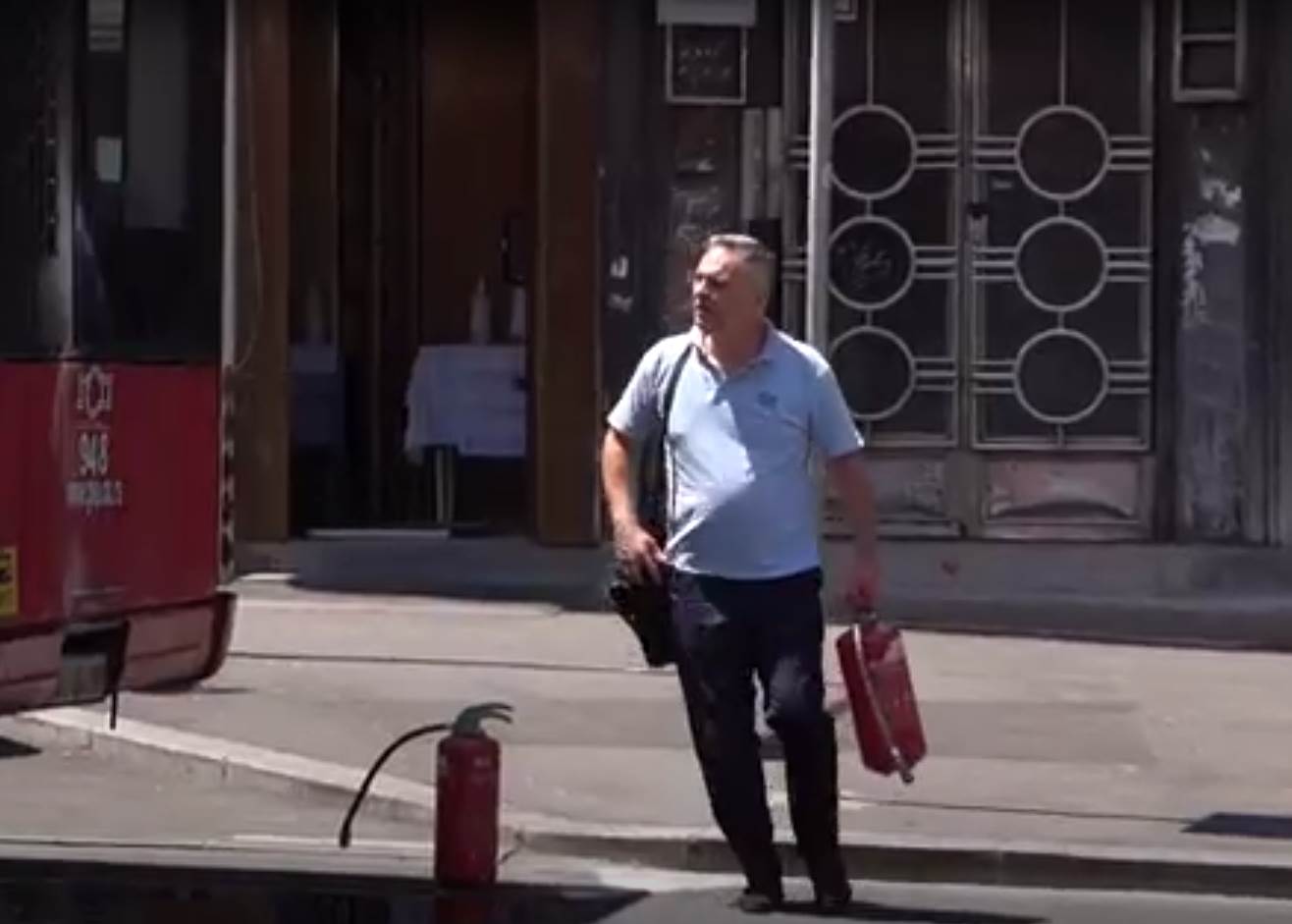 zapalio se autobus dom omladine