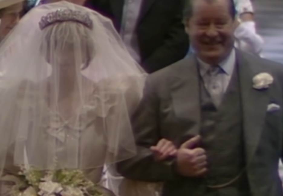 Isplivao snimak princeze Dajane kako udara Čarlsa flašom u glavu