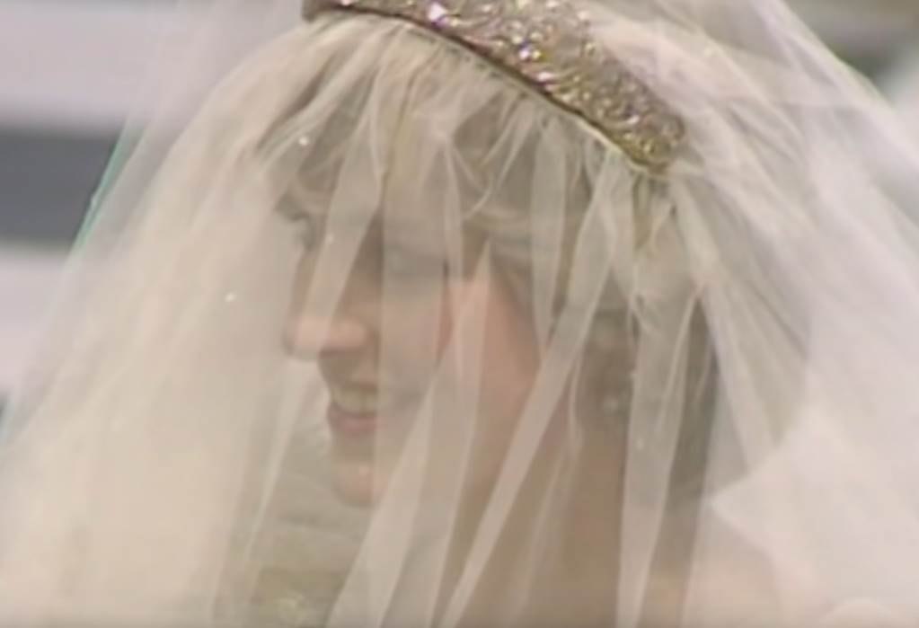 Isplivao snimak princeze Dajane kako udara Čarlsa flašom u glavu