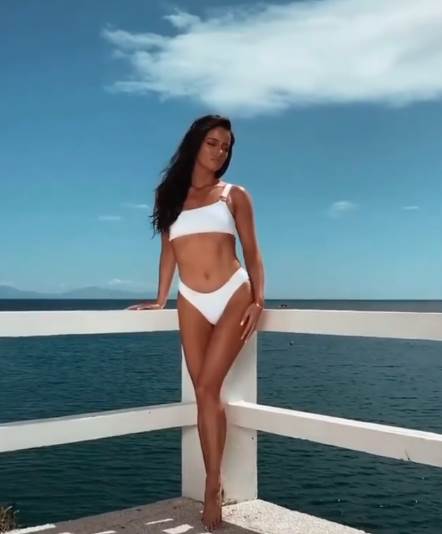 mora higins u kupacem foto