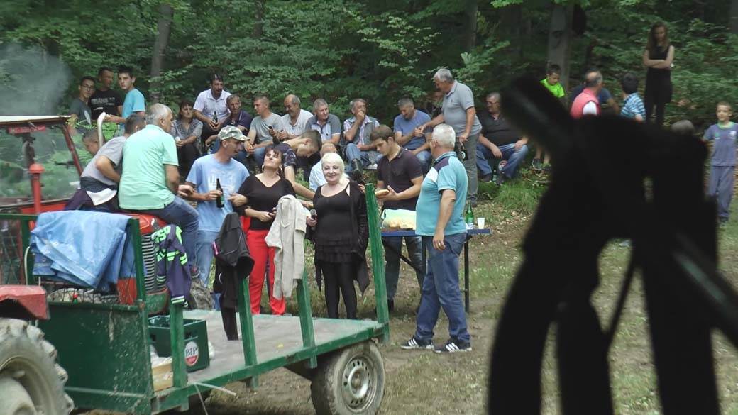 dragacevo odlazak u sumu na svete trojice