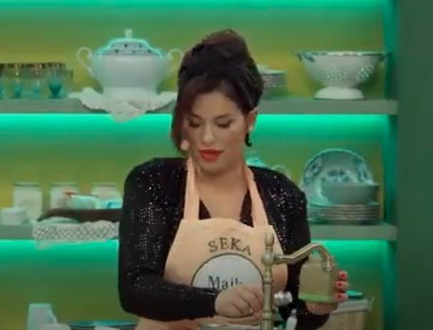 seka kuvala u haljni majke i snajke 