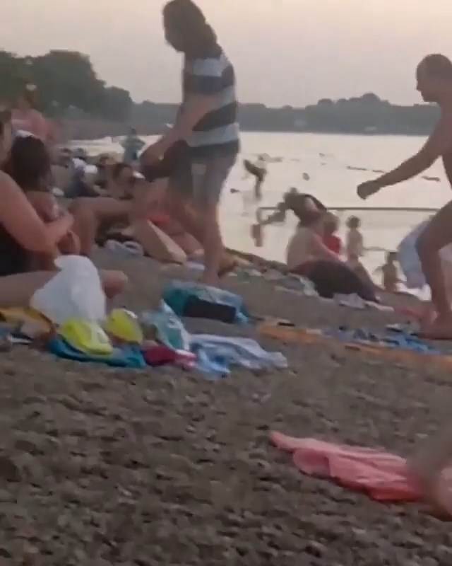 Muškarac tukao devojku na Adi Ciganliji (Video)