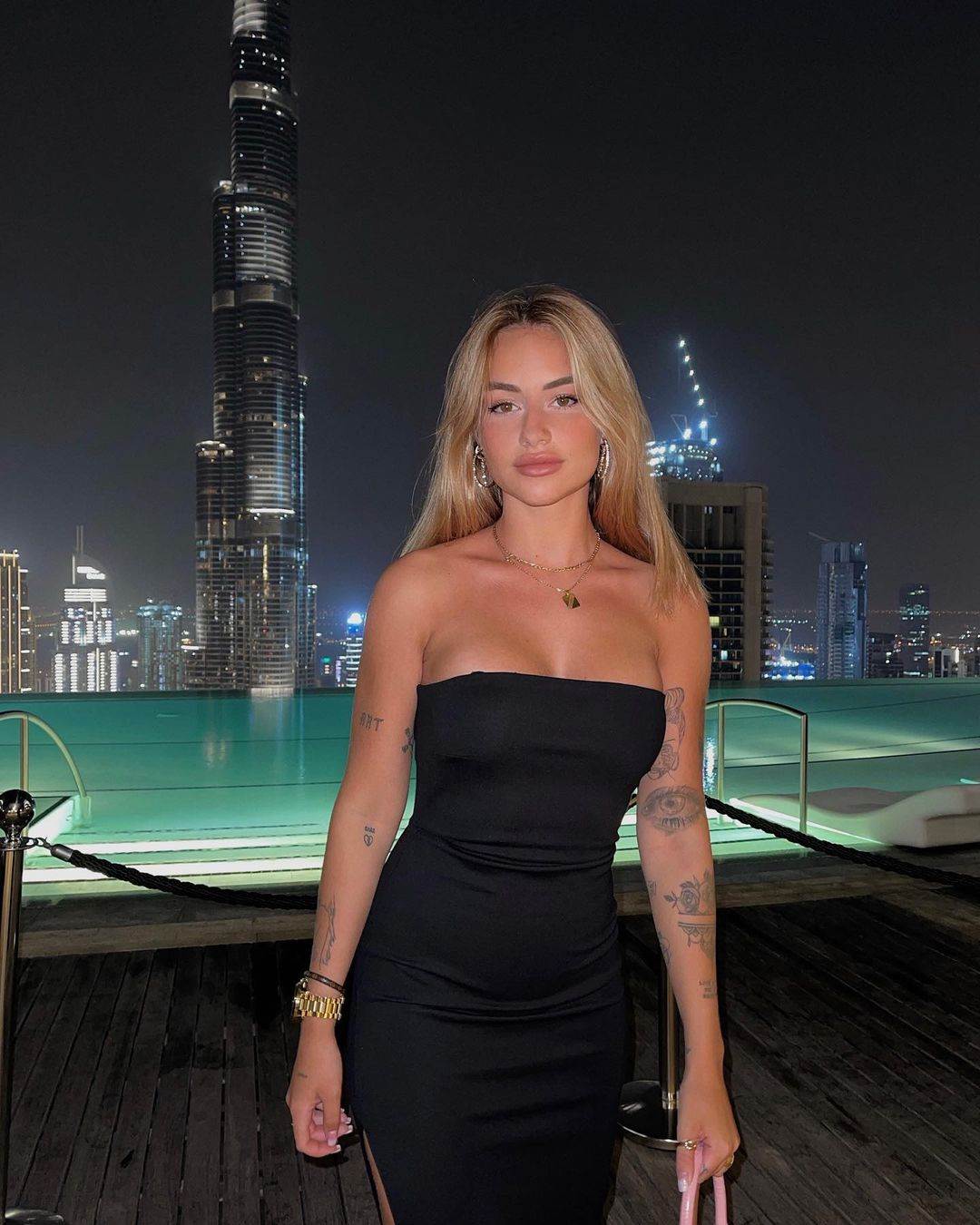 nejmar abril kols demantovala vezu