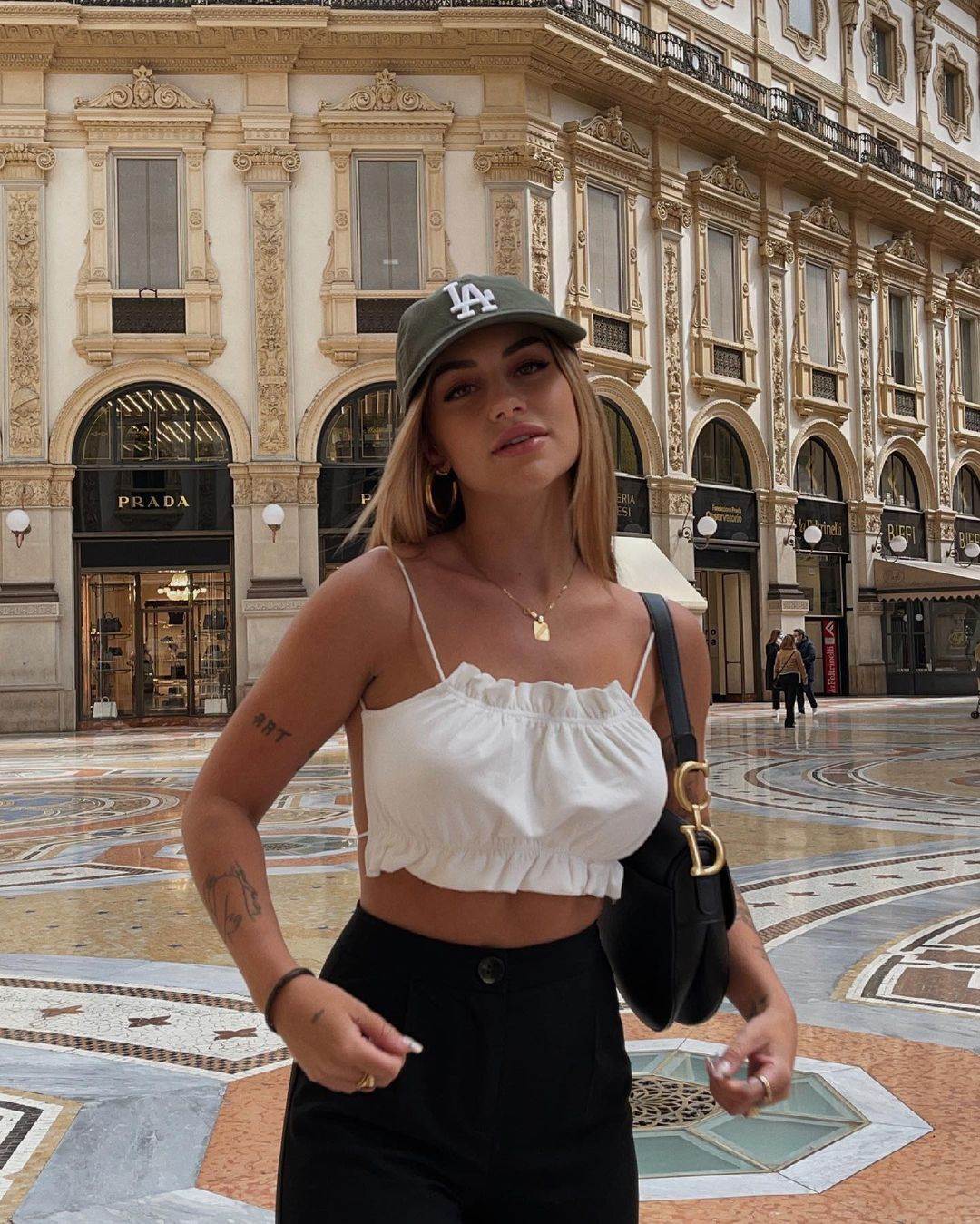 nejmar abril kols demantovala vezu