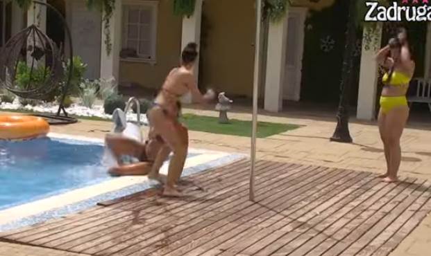 Tuča Maje Marinković i Mine Vrbaški 