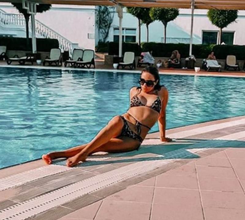 Ana Nikolić se prevrtala po haubi