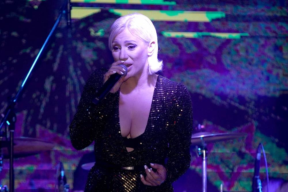 ana kokic nastupi dekolte