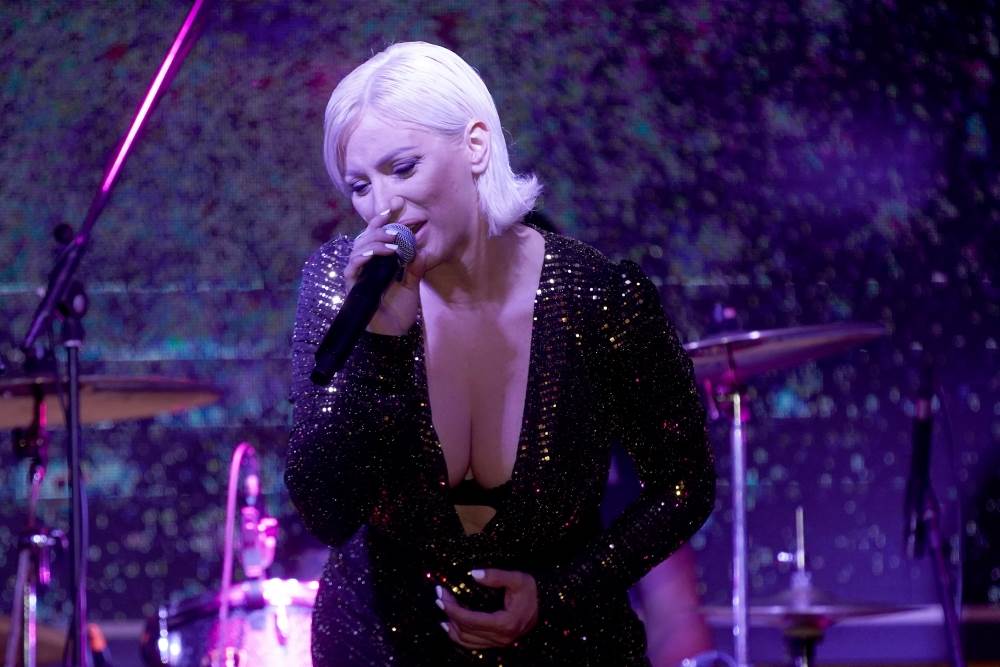 ana kokic nastupi dekolte