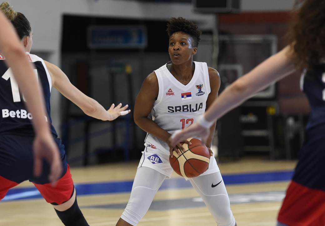 Ko je Amerikanka koja igra za Srbiju Ivon Anderson