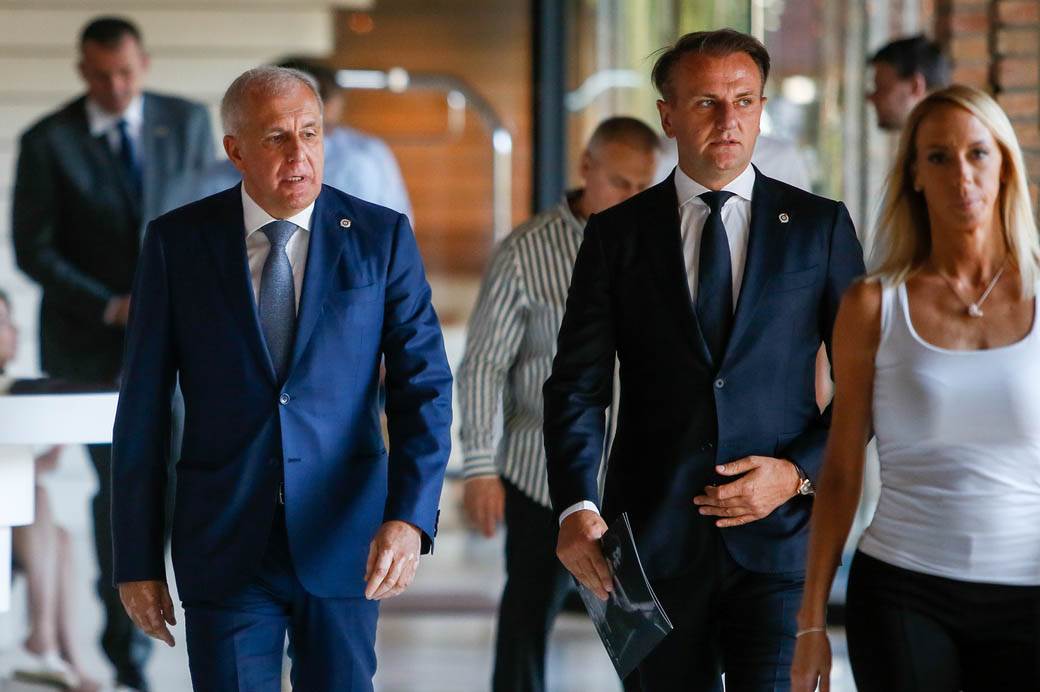 pet igraca napustilo partizan