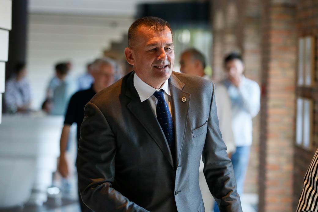 pet igraca napustilo partizan