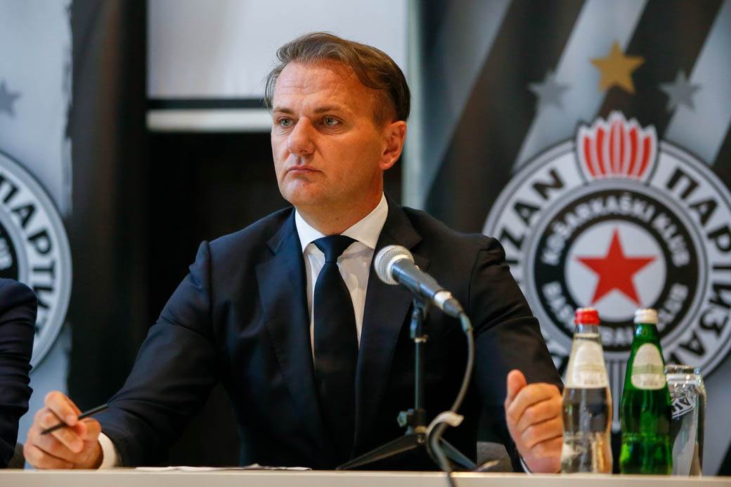 pet igraca napustilo partizan