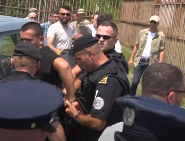 priveden mladić na gazimestanu