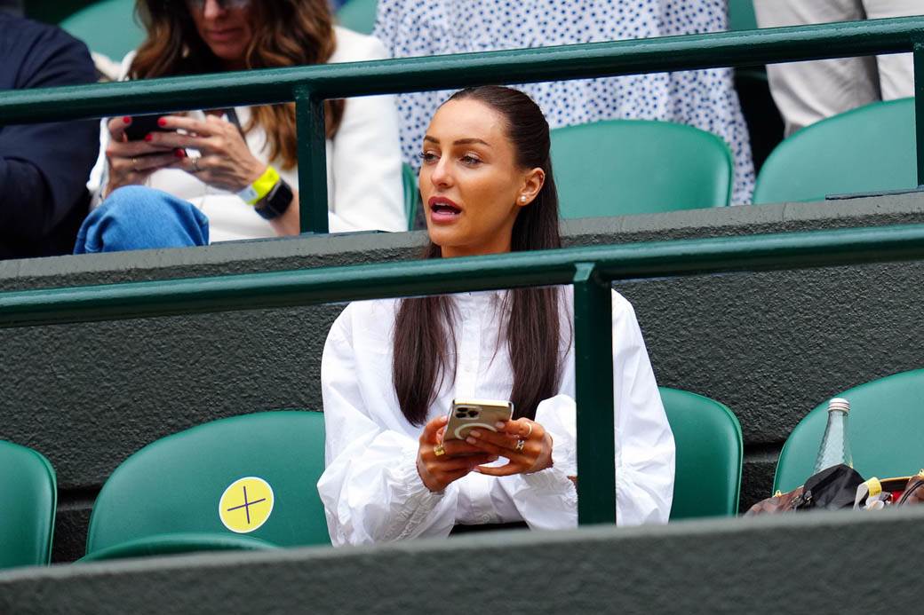 kjara pasari devojka nika kirjosa