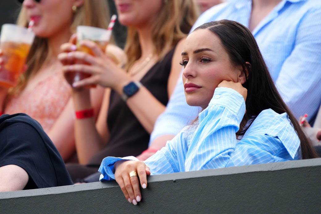 kjara pasari devojka nika kirjosa