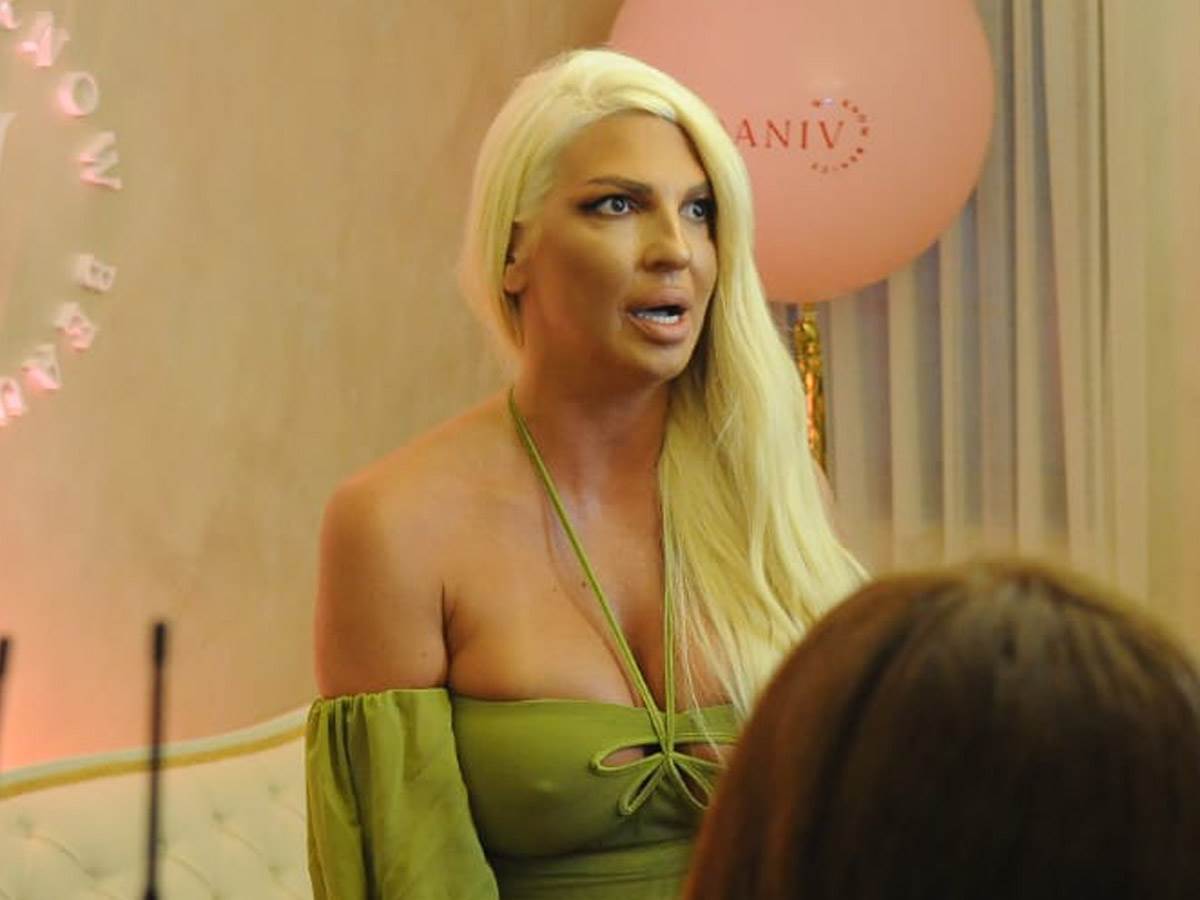 jelena karleusa u seksi haljini 