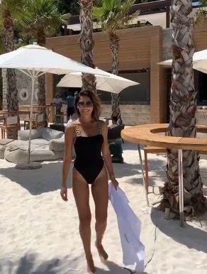 Sanja Marinković dekolte